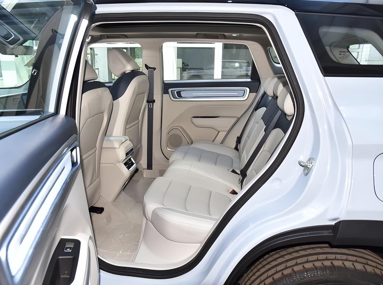城市硬派SUV,车长4442mm,新增“小书包”,搭载1.5TD四缸+7DCT