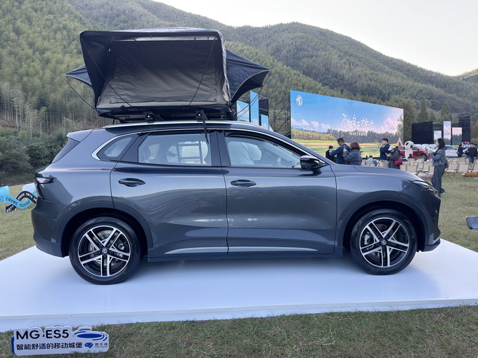 全球标准纯电后驱SUV MG ES5开卖 主打大空间 不晕车 宠物愿意坐