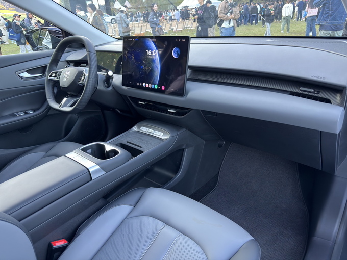 全球标准纯电后驱SUV MG ES5开卖 主打大空间 不晕车 宠物愿意坐