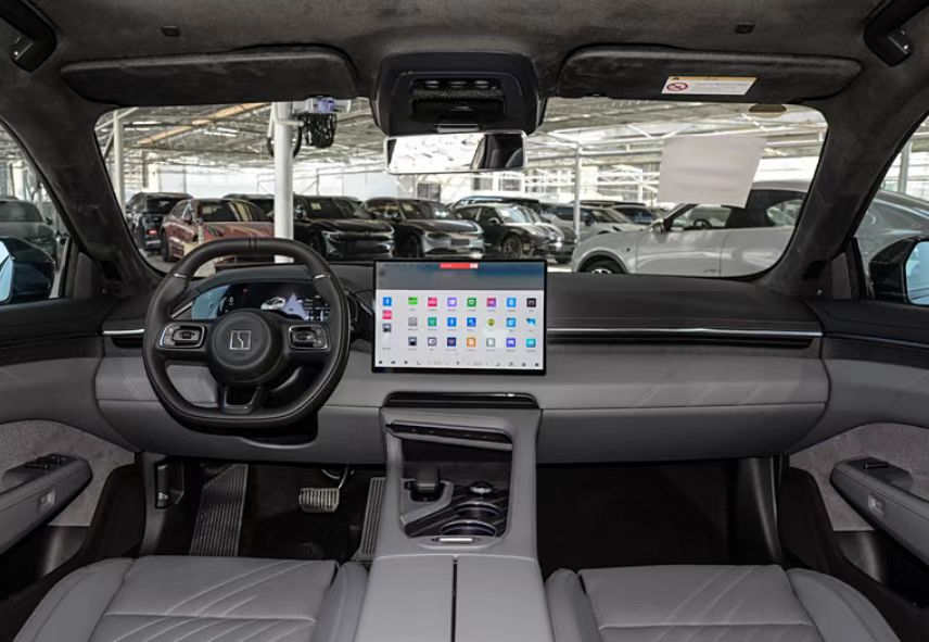 30万提了极氪001,2个月后再开特斯拉modely,车主表示:差距明显