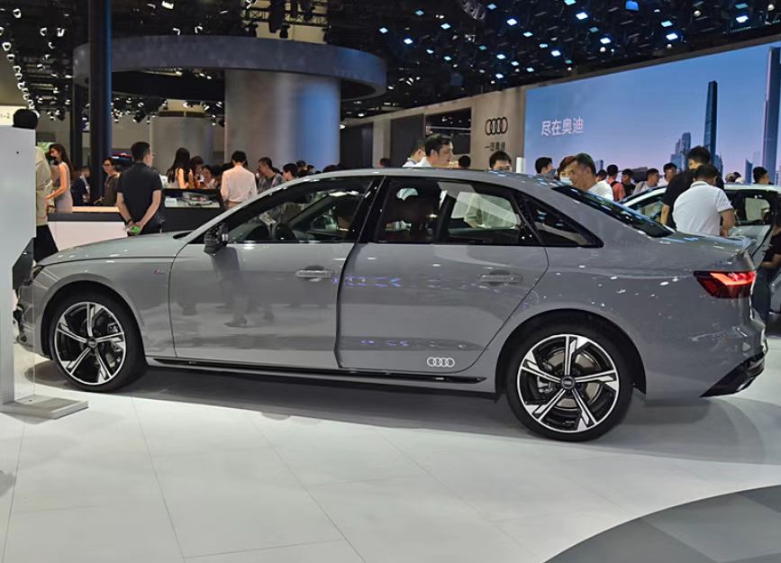 即将上市的2025款奥迪A4L,新增三区恒温空调,配S-LINE外观套件