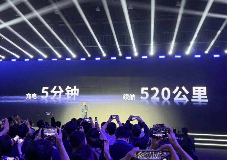 2025车坛众生相:我们在追求科技进步,还是在制造昂贵的麻烦?