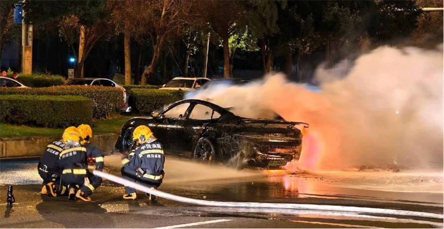 2025车坛众生相:我们在追求科技进步,还是在制造昂贵的麻烦?